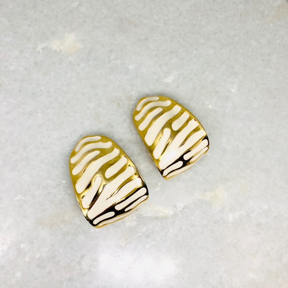 Vintage Extra Large Gold Tone Tiger Striped Enamel Clip On Earrings 1.5”